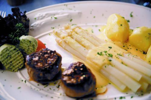 Landgasthof - Hotel Zum Stern Linden  Экстерьер фото