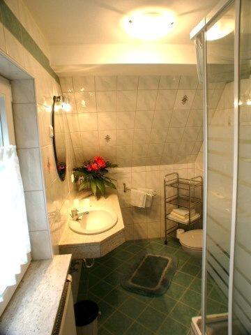 Landgasthof - Hotel Zum Stern Linden  Экстерьер фото