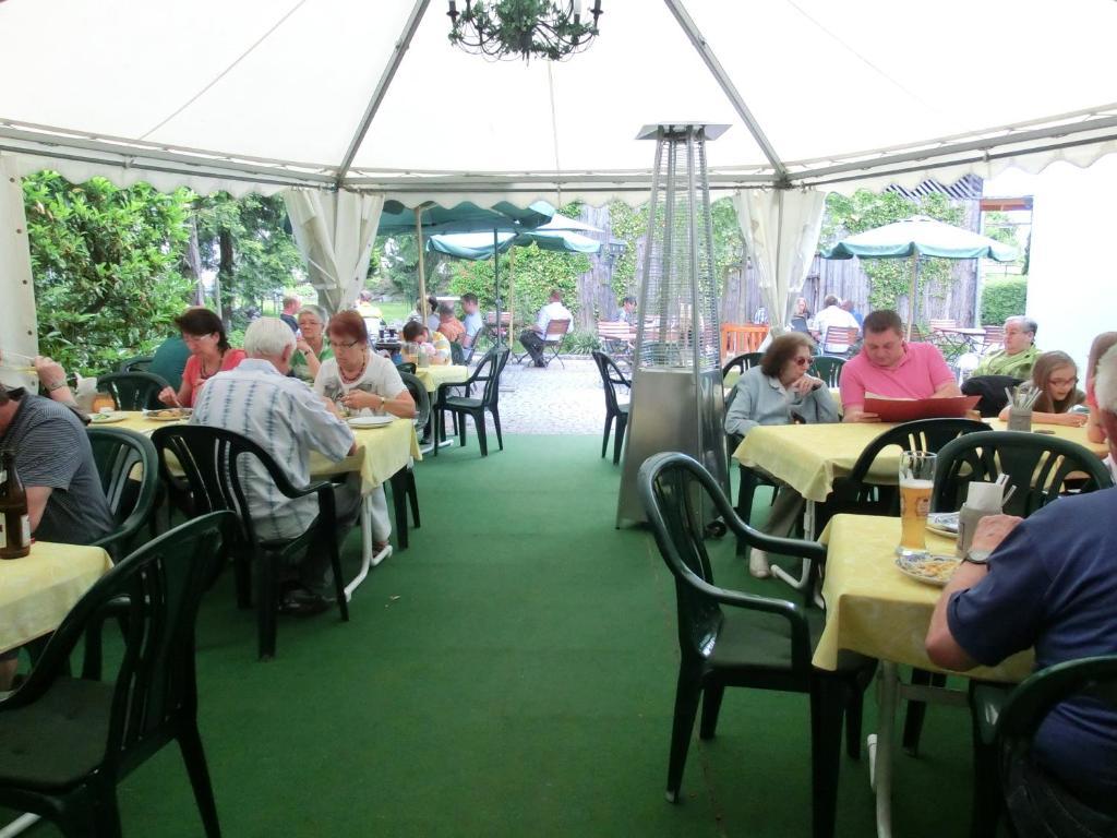 Landgasthof - Hotel Zum Stern Linden  Экстерьер фото