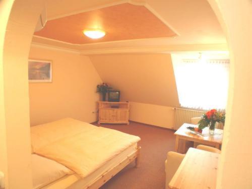 Landgasthof - Hotel Zum Stern Linden  Экстерьер фото